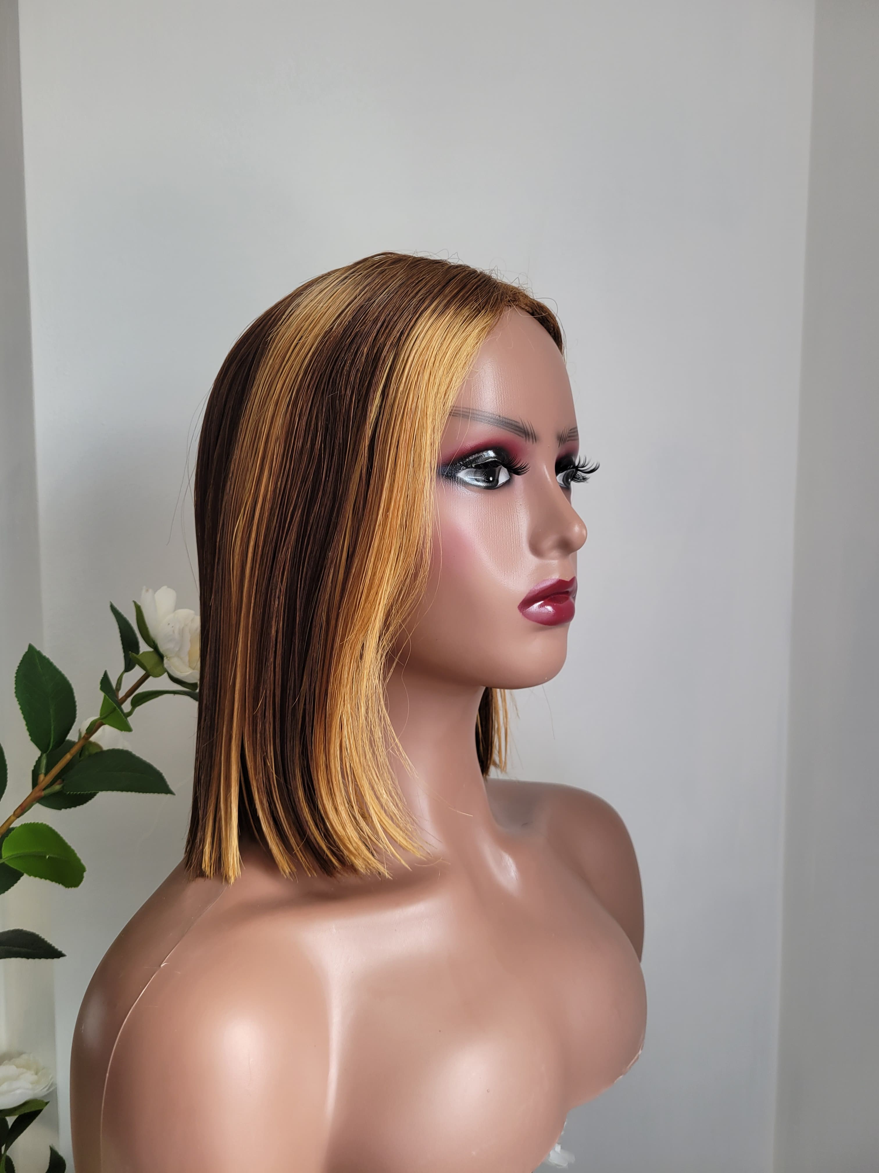Honey Blonde Sleek Bob Wig